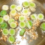 Zuppa di patate e porri aromatizzata ai porcini