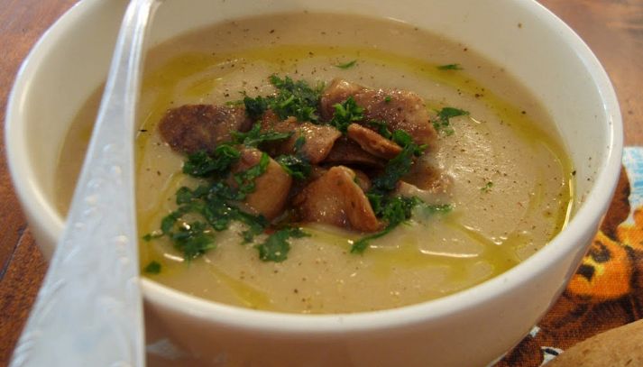 Zuppa di patate e porri aromatizzata ai porcini