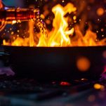 Momento del flambé in corso.