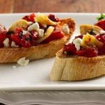 Bruschette con pomodori e feta