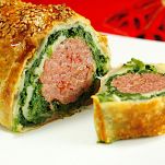 Cotechino in crosta con spinaci e lenticchie