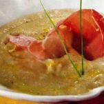 Crema di pane al parmigiano con speck tostato