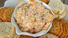 Crema di pane al parmigiano con speck tostato