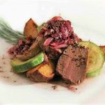 Filetto d&#8217;agnello con pomodori e zucchine