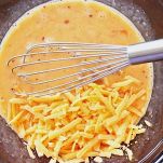 Frittata saporita con punte di asparagi e prosciutto cotto