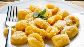 Gnocchi di patate con sugo di zucca