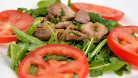 Salsa tzatziki e insalata di agnello