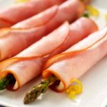 Involtini di carne agli asparagi