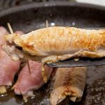 Involtini di maiale con le prugne