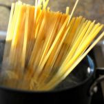 Linguine con capesante e limone