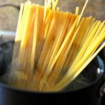 Pasta con frutti di mare e polpetti