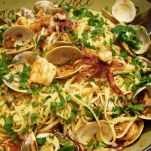 Pasta con frutti di mare e polpetti