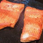 Salmone al vino rosso