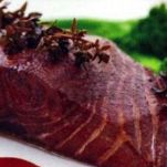 Salmone al vino rosso