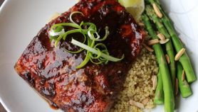 Salmone al vino rosso