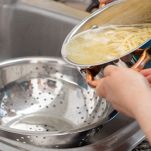 Scolare le linguine
