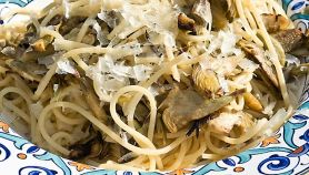 Spaghetti con carciofi e provola