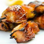 Spiedini misti di pollo e salsiccia