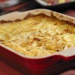 Timballo di patate farcito con funghi e polpettine