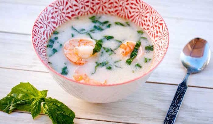 Zuppa di gamberi al cocco