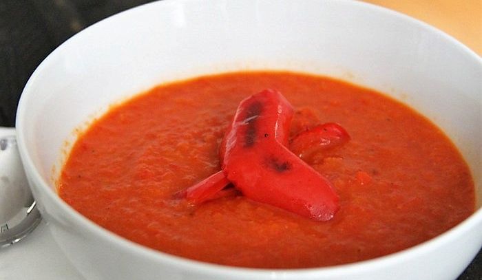 Zuppa di peperoni arrostiti
