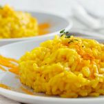 Risotto with curcuma or rice with fresh tumeric