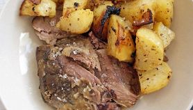 Agnello arrosto al forno con rosmarino e marsala
