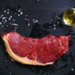 Bistecca con funghi e cipolle