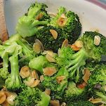 Broccoletti alle mandorle
