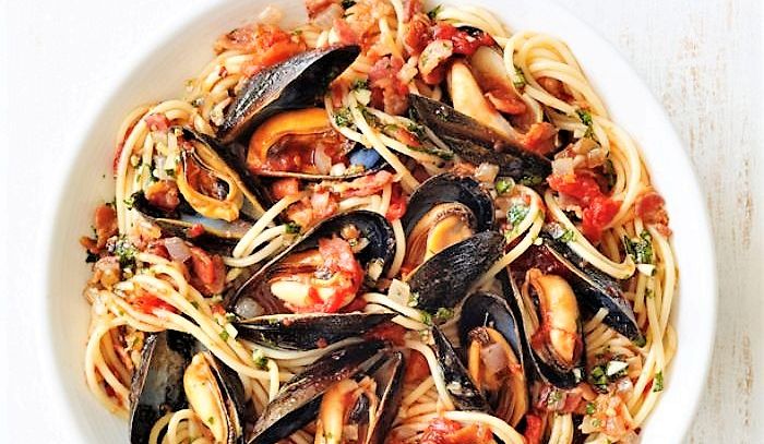 Bucatini con sugo di cozze