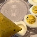 Bulbi oculari iniettati di sangue