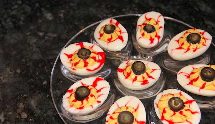 Uova Sode per Halloween: Occhi Insanguinati