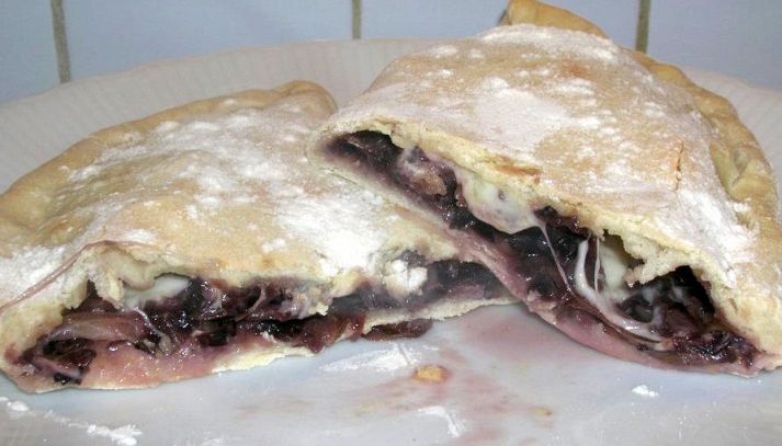 Calzone con radicchio e scamorza affumicata