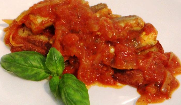 Capitone in salsa di pomodoro