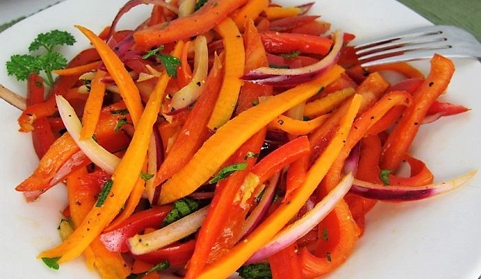 Peperoni e carote in padella