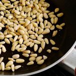 Cicale di mare con insalata di zucchine