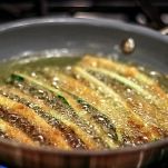 Cicale di mare con insalata di zucchine