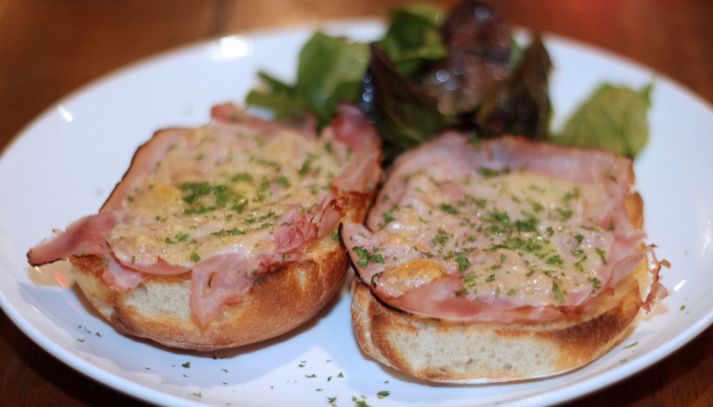 Crostoni di pane con pancetta