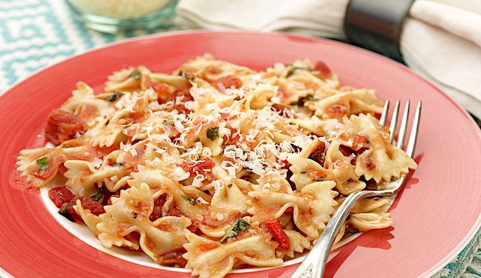 Farfalle con peperoncini dolci