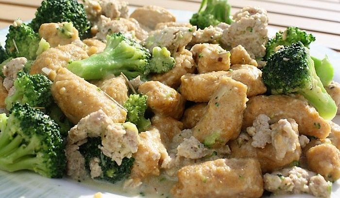 Gnocchi di pane e patate con broccoli