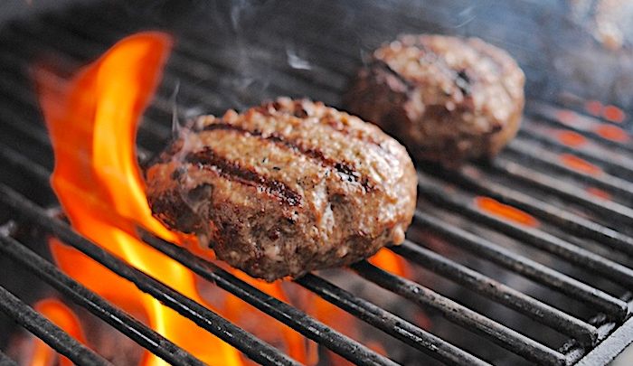 Hamburger farciti e grigliati