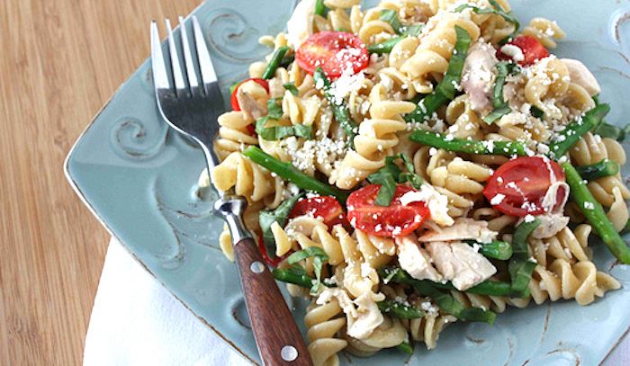 Insalata di pasta con fagiolini e agnello