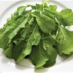 Insalata di pasta con rucola e pomodori