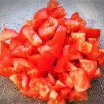 Insalata di pasta con rucola e pomodori