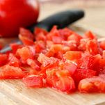 Insalata di pomodori cetrioli e cipolla