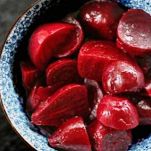 Insalata di rape rosse al forno con limoni sotto sale