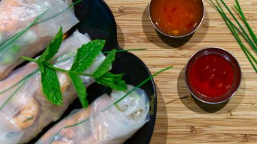 Piatto con involtini di gamberi