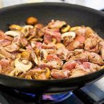 Maccheroncini con ragù di vitello e funghi