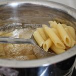 Maccheroni con salsa di peperoni