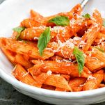 Maccheroni con salsa di peperoni